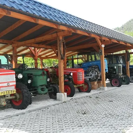 Rekreacne Zariadenie Chmelisko Guest house *